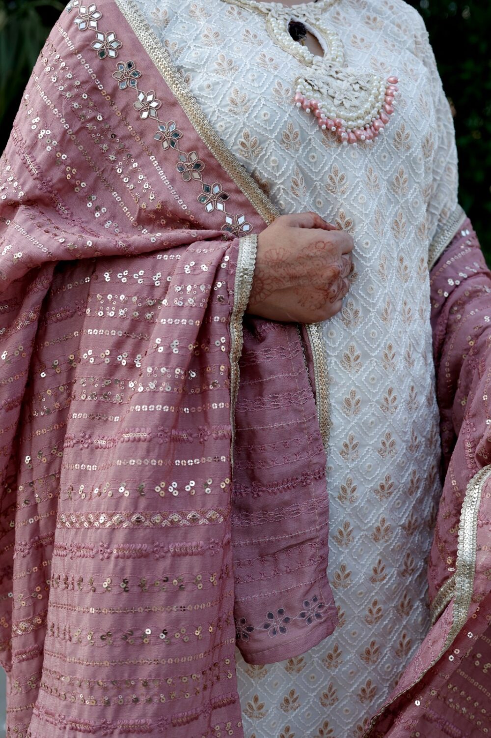 Onion-Embroidered-pakisatani-suit-3