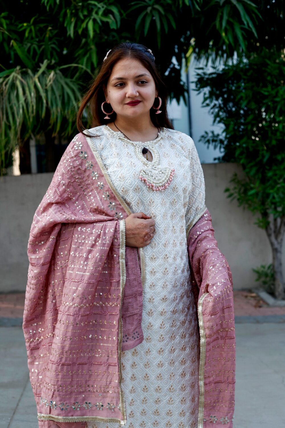 Onion-Embroidered-pakisatani-suit-4